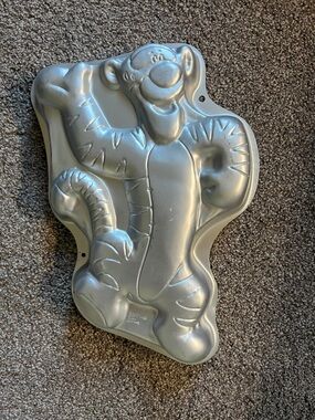 VTG Wilton Cake Pan Walt Disney Tigger Full Body 1998 Winnie the Pooh 2105-3001